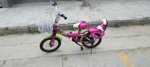 家有一辆儿童折叠自行车急出售，品牌小布丁，16寸，有需要私信