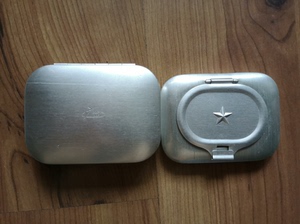 盒子广州牌小铝盒便携式老烟灰缸盒怀旧民俗老物件收藏影视道具，