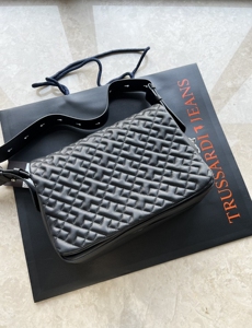 trussardi楚萨迪 主线金标女包