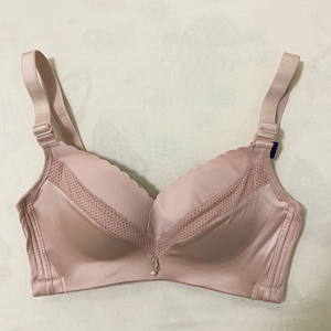 34/75b 唯娜丝9035上薄下厚聚拢调整型内衣