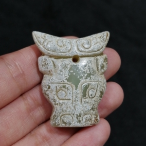 战汉老玉牛头挂件,保真包老高古玉和田玉牛头挂件,雕工流畅,玉