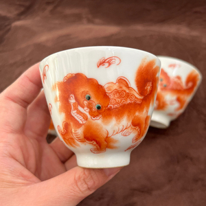 回流瓷器 手绘矾红彩太师少保黄狮子主人杯(一支)