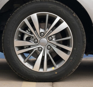 2019款吉利帝豪升级后15寸四个轮毂 轮胎轮胎刚换新的