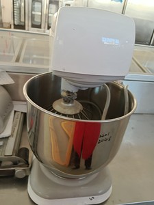 三麦鲜奶机，广州三麦的搅拌机，7升的，成色不错，需要的可以联