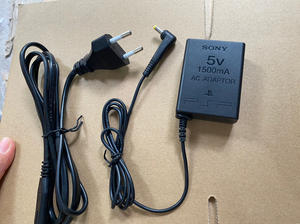 索尼psp3000型充电器原装,带电源线.品牌型号:索尼