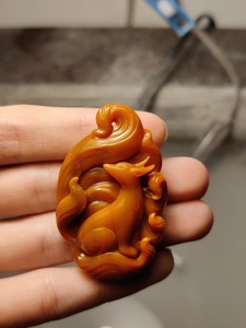 九尾狐,南红玛瑙,手工雕刻,有裂纹图片可见,介意勿拍