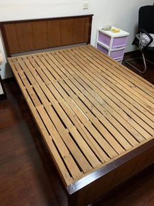 老式木板床,实木床,4尺半 宽1.35m 有3块木板裂了我订