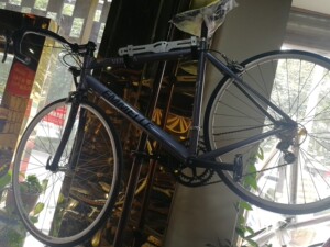 阿米尼emmelle公路自行车,铝合金车架,碳叉,碳把,把立