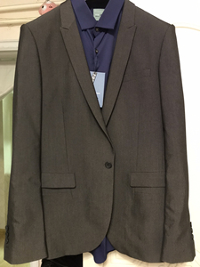 几乎全新男士bono戗博领深灰色一粒扣西服