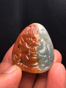 佛魔一念之间.材质翡翠42.5-38-12mm