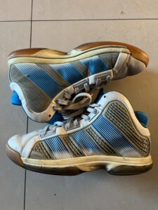 魔兽霍华德阿迪达斯时期签名篮球鞋,44码,成色自观