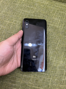 小米8ud版 6 138 骁龙835 处理器新换了电池 后玻