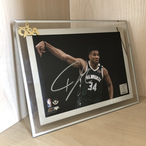 字母哥扬尼斯·阿德托昆博亲笔签名照,包邮,含玻璃相框