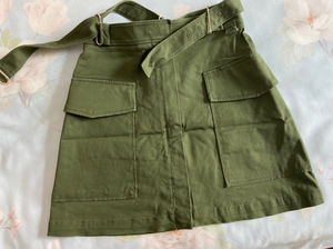 太平鸟军绿色半身裙