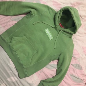 supreme抹茶绿卫衣,苹果原相机拍摄,175