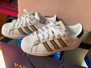 阿迪贝壳头金标金色