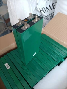 光宇30安三元锂电池电芯3.7v30ah,分容出货,自带螺柱