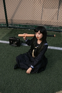 早川京子含假发和棒球棍