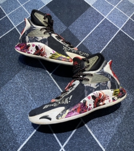 安踏 kt5 漫威死侍联名 黑白红涂鸦 44.