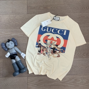 gucc1联名款卡通兔八哥撞色图案杏色纯棉上衣短袖