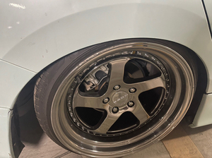 还原出18寸zedd轮毂带胎