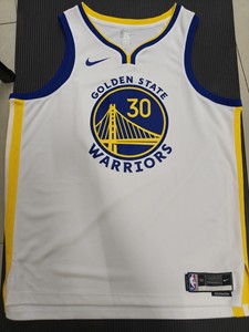 出勇士队库里30号的白色球衣(无吊牌),大小是xl.