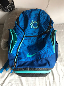 nike凯文杜兰特kd精英书包,已绝版,喜欢的欢迎来询问!