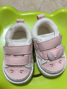婴儿宝宝加厚加厚的鞋子，穿过一次，可以穿的来捡漏