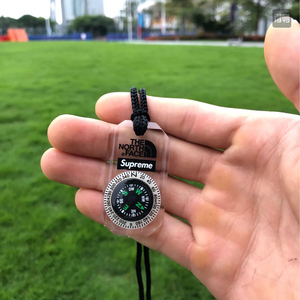 潮牌supreme x tnf联名指南针 项链吊坠18fw嘻