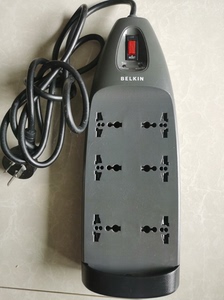 BELKIN贝尔金防雷保护电源转换器（六位） 插线板。