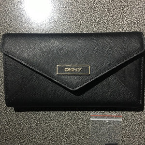 DKNY信封钱包牛皮十字纹皮夹15年内购的时候和朋友一人买了