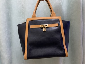 vsvelsus纯皮(头层牛皮)女包,保持很好,五金正常使用