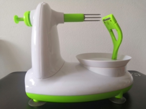 九成新手摇削皮机,5秒削苹果皮,有需要的朋友可以拍下来,在吴