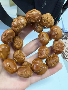 橄榄核雕大师 冯伟作品 单面十八罗汉,2.0铁核,有认证图片