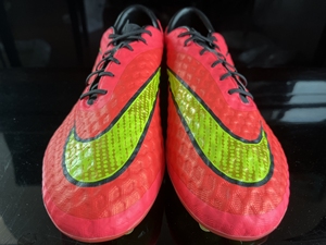 nike足球鞋 毒蜂一代