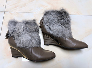 康莉兔毛羊皮女短靴，38码，坡跟5厘米，8成新，专柜购入。