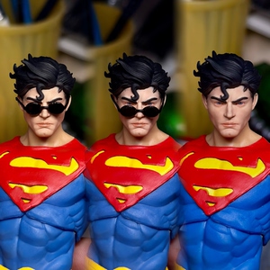 麦克法兰超级小子康纳 超人头雕涂装展示 附带一个可拆卸墨镜