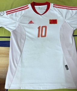 2002年日韩世界杯,巅峰国足经典球衣.