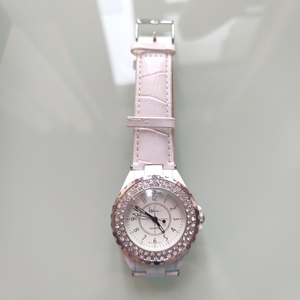 糖糖甜品淘宝伊泰莲娜手表,买东西赠送的,一直没用,不过要配电池