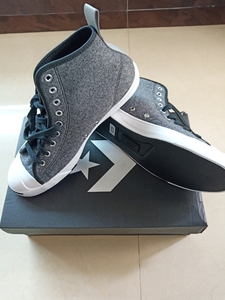 全新品牌,匡威休闲运动胶鞋,纺织植物42.5码.名牌产品.郑