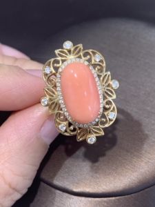 粉色有机宝石戒指