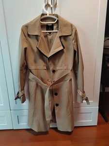 台湾依瑶女装,现在停产了,法式风格.做工剪裁质地都是专柜品质