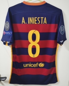 1516巴萨主场更衣室伊涅斯塔球衣