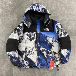 雪山羽绒服supreme