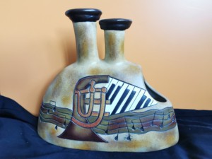大井陶艺  雕刻 彩绘  陶制 饰品 摆件，由于光线原因，陶