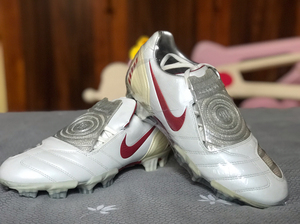 nike耐克t90laser足球鞋元年fg袋鼠皮托雷斯鲁尼