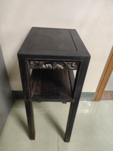 古董民国时期坤甸铁梨木镂空花茶几,4ox29.5x73,工艺