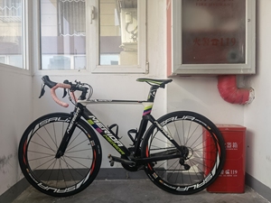 美利达瑞克多1200蓝波队版配色,升级一对碳刀,成色很好,本