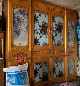 老柜子,老衣柜,纯曲柳木,八十年代木匠纯手工打的,整个框架没