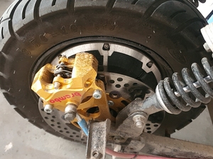 爱玛极客x6 原厂800w电机 配原装控gps可到50左右